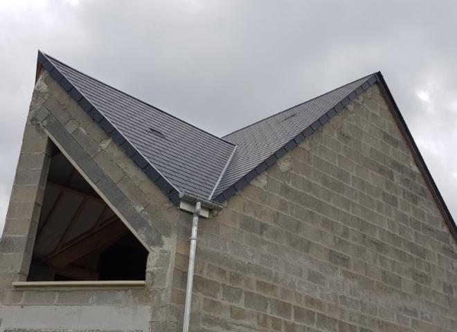 PAVILLON NEUF EN ARDOISES SYNTHETIQUES A LISIEUX REALISE PAR COUVERTURE LAGRANGE